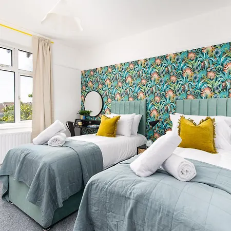 New Large & Stylish-3bed-sleeps 6-by Fabaccommodation Ferienhaus Bristol
