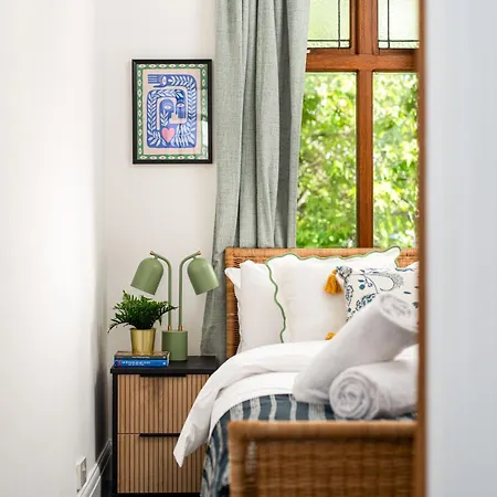 New Large & Stylish-3bed-sleeps 6-by Fabaccommodation בית נופש בריסטול