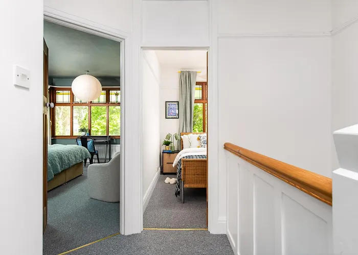 Ferienhaus New Large & Stylish-3bed-sleeps 6-by Fabaccommodation Bristol