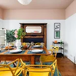 New Large & Stylish-3bed-sleeps 6-by Fabaccommodation 度假居 *