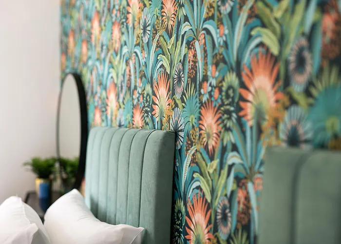 New Large & Stylish-3bed-sleeps 6-by Fabaccommodation * Bristol