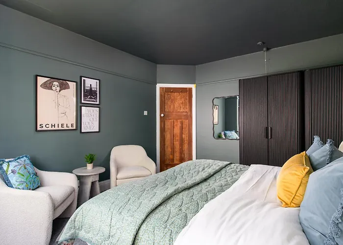 New Large & Stylish-3bed-sleeps 6-by Fabaccommodation Casa vacanze *